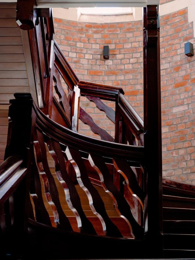 The Observatory Hotel 크라이스트처치 외부 사진 The staircase